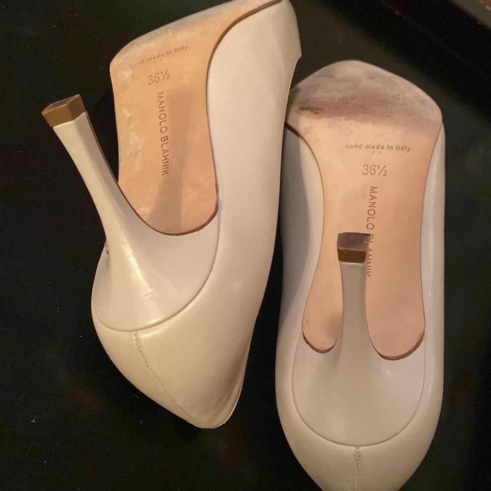 Manolo Blahnik Taupe 3" Pumps - Picture 8 of 9